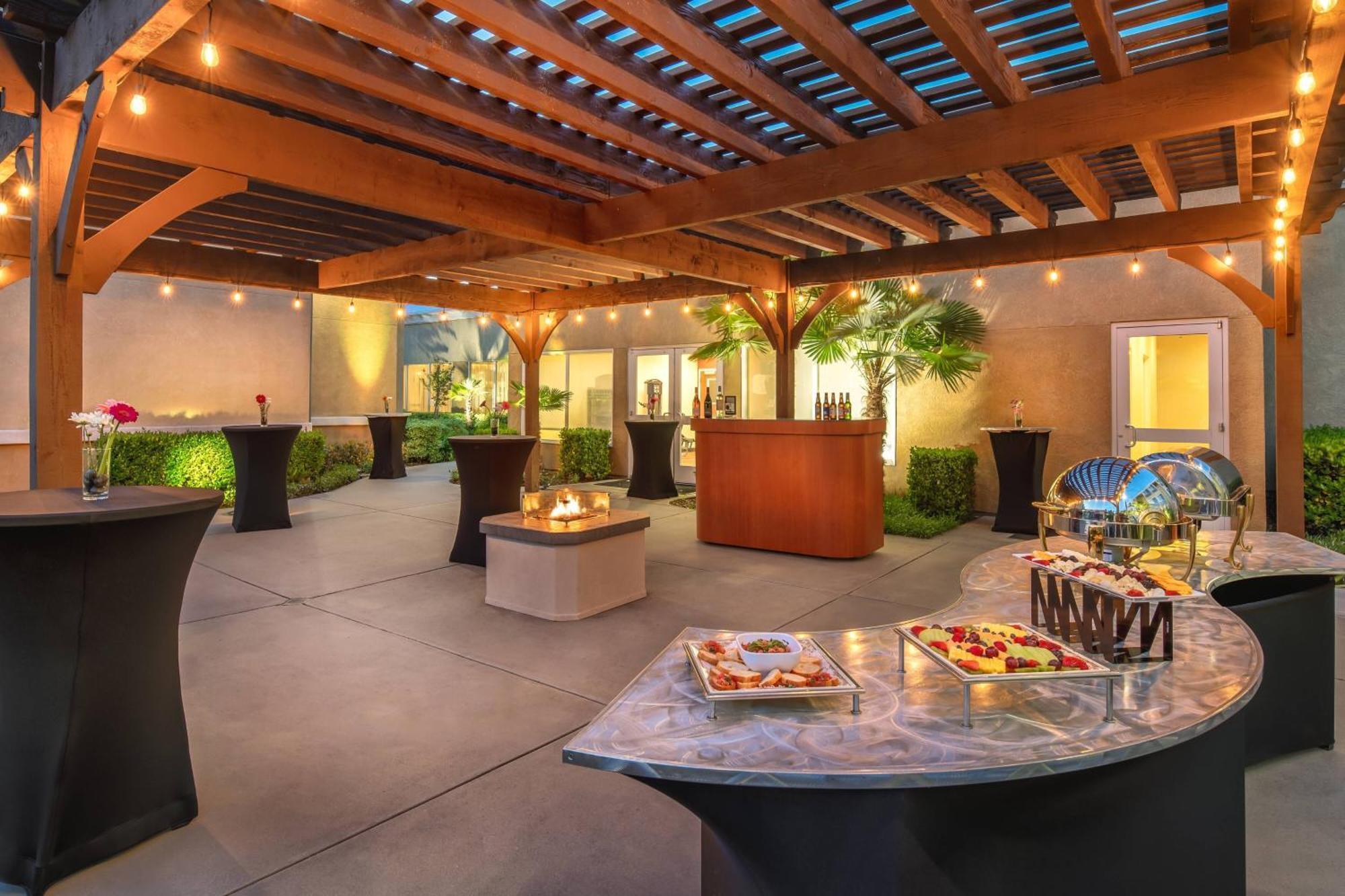 Courtyard By Marriott Sacramento Cal Expo Hotel Buitenkant foto