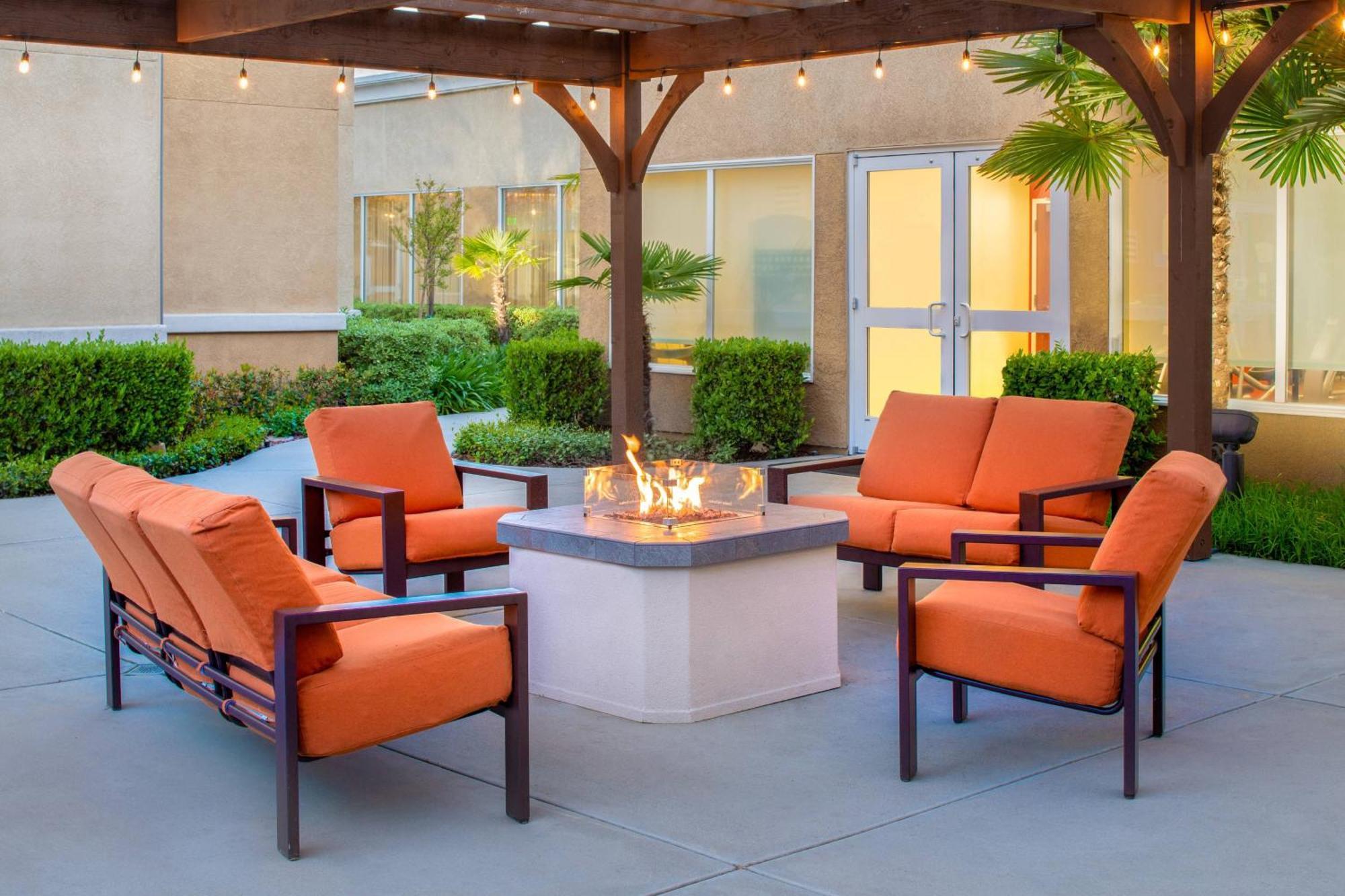 Courtyard By Marriott Sacramento Cal Expo Hotel Buitenkant foto
