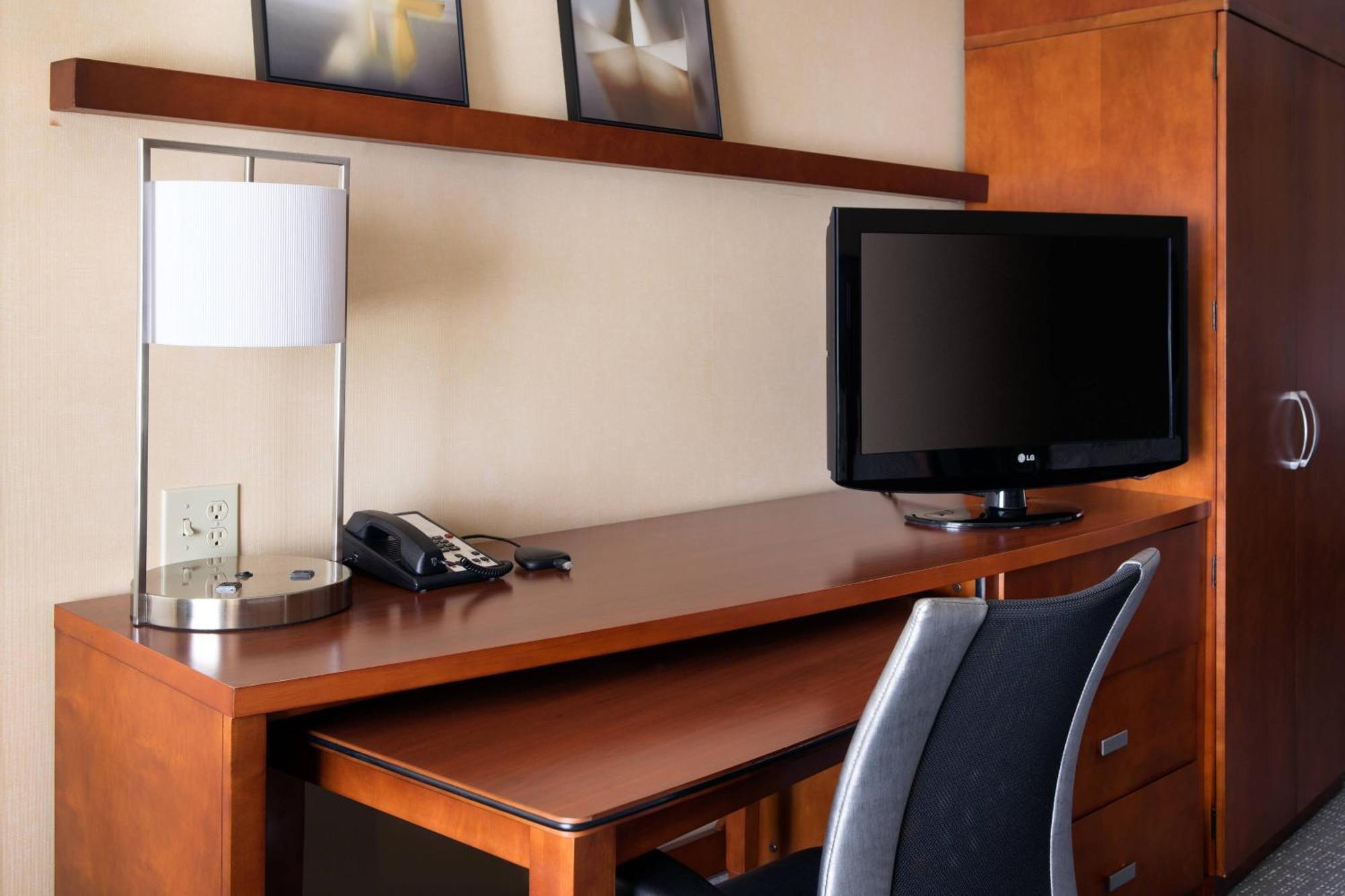 Courtyard By Marriott Sacramento Cal Expo Hotel Buitenkant foto