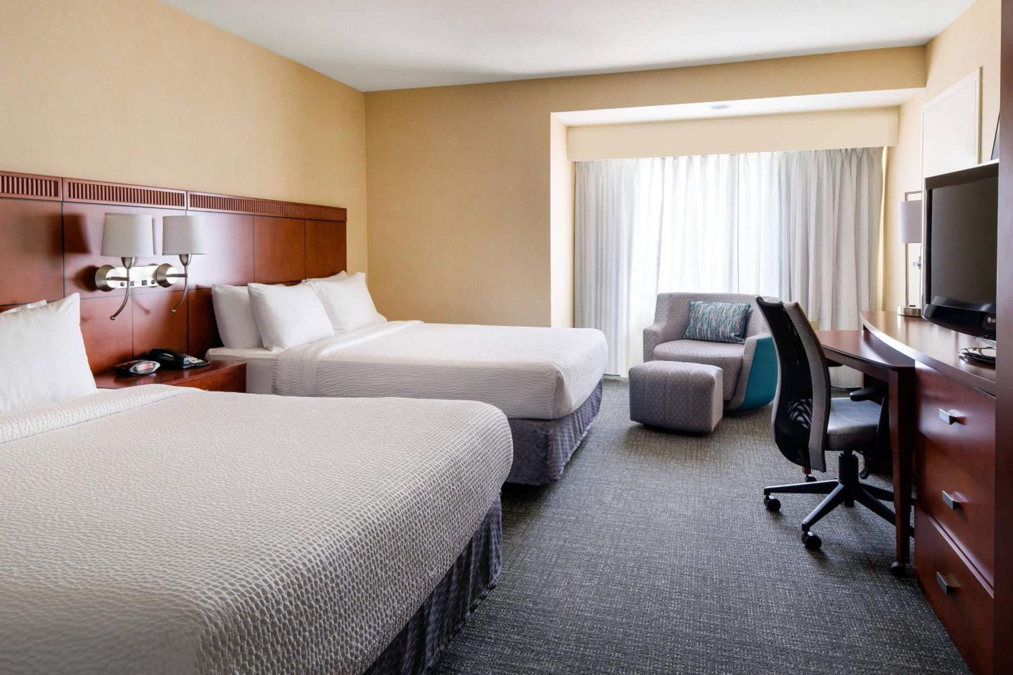 Courtyard By Marriott Sacramento Cal Expo Hotel Buitenkant foto