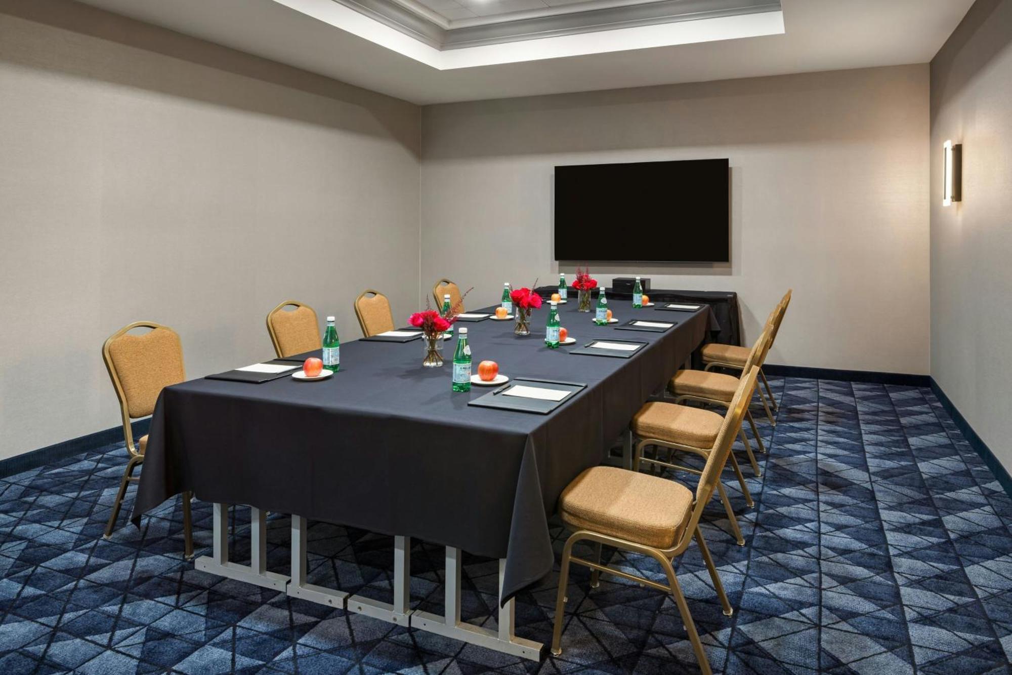 Courtyard By Marriott Sacramento Cal Expo Hotel Buitenkant foto