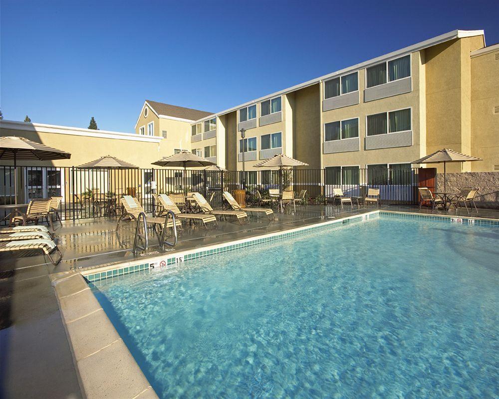 Courtyard By Marriott Sacramento Cal Expo Hotel Buitenkant foto