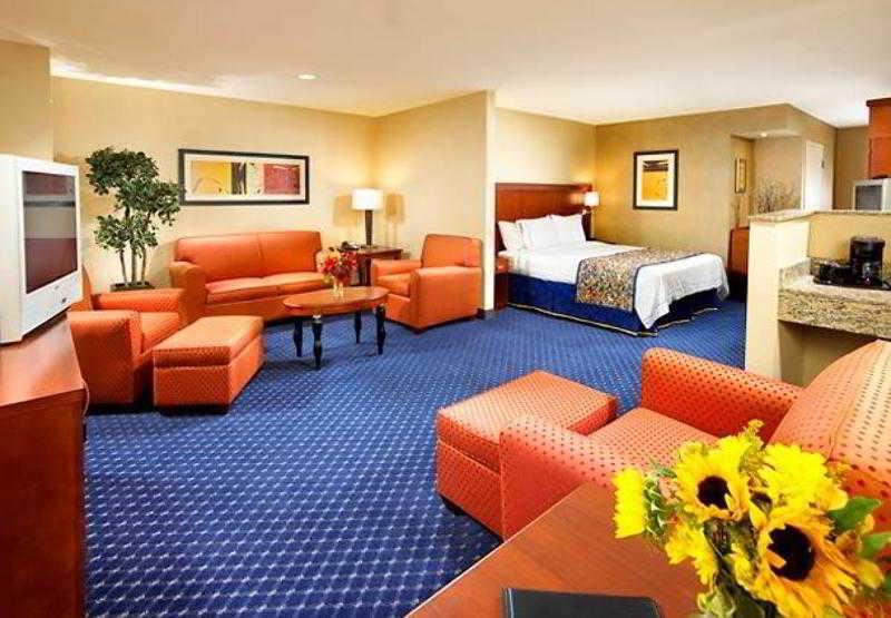 Courtyard By Marriott Sacramento Cal Expo Hotel Buitenkant foto