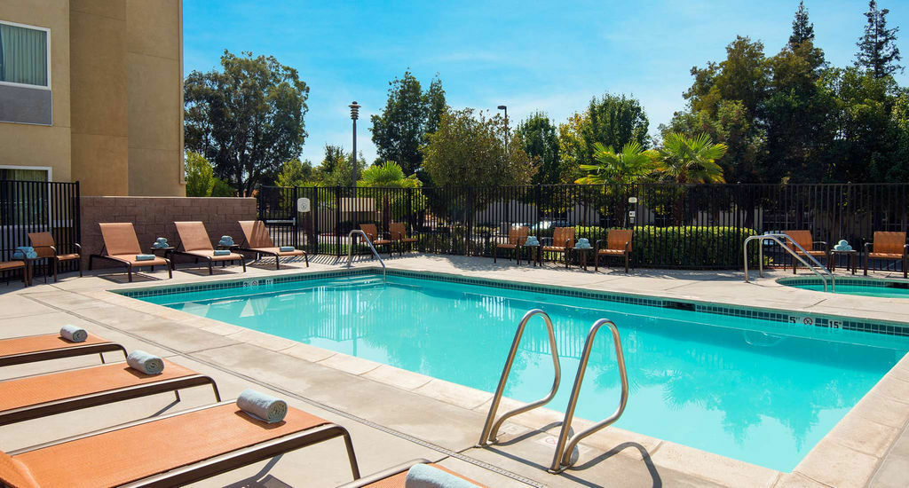 Courtyard By Marriott Sacramento Cal Expo Hotel Buitenkant foto